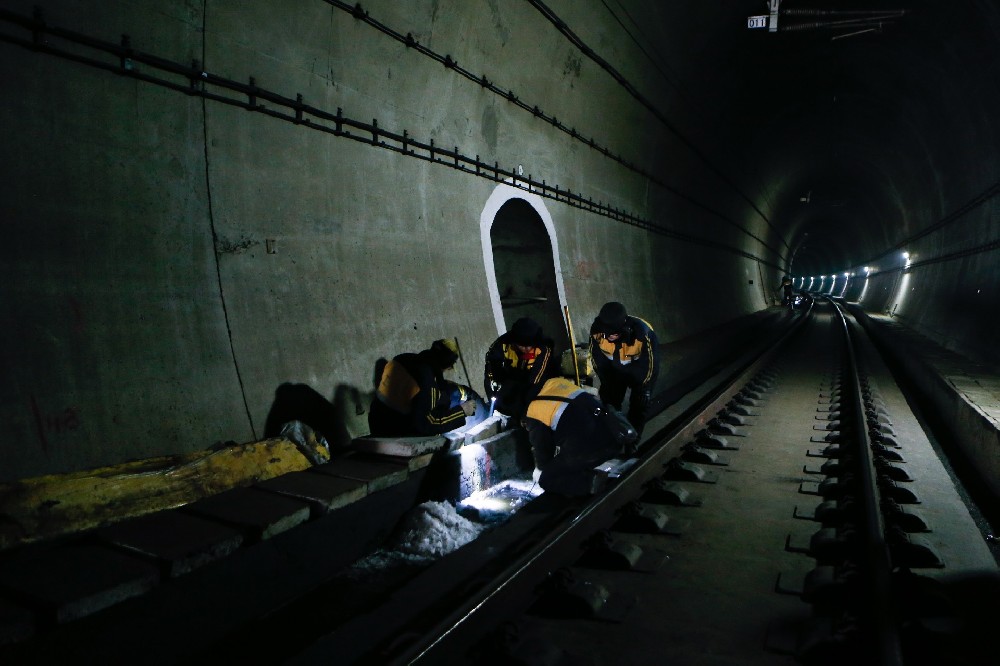 胶州铁路运营隧道病害现状